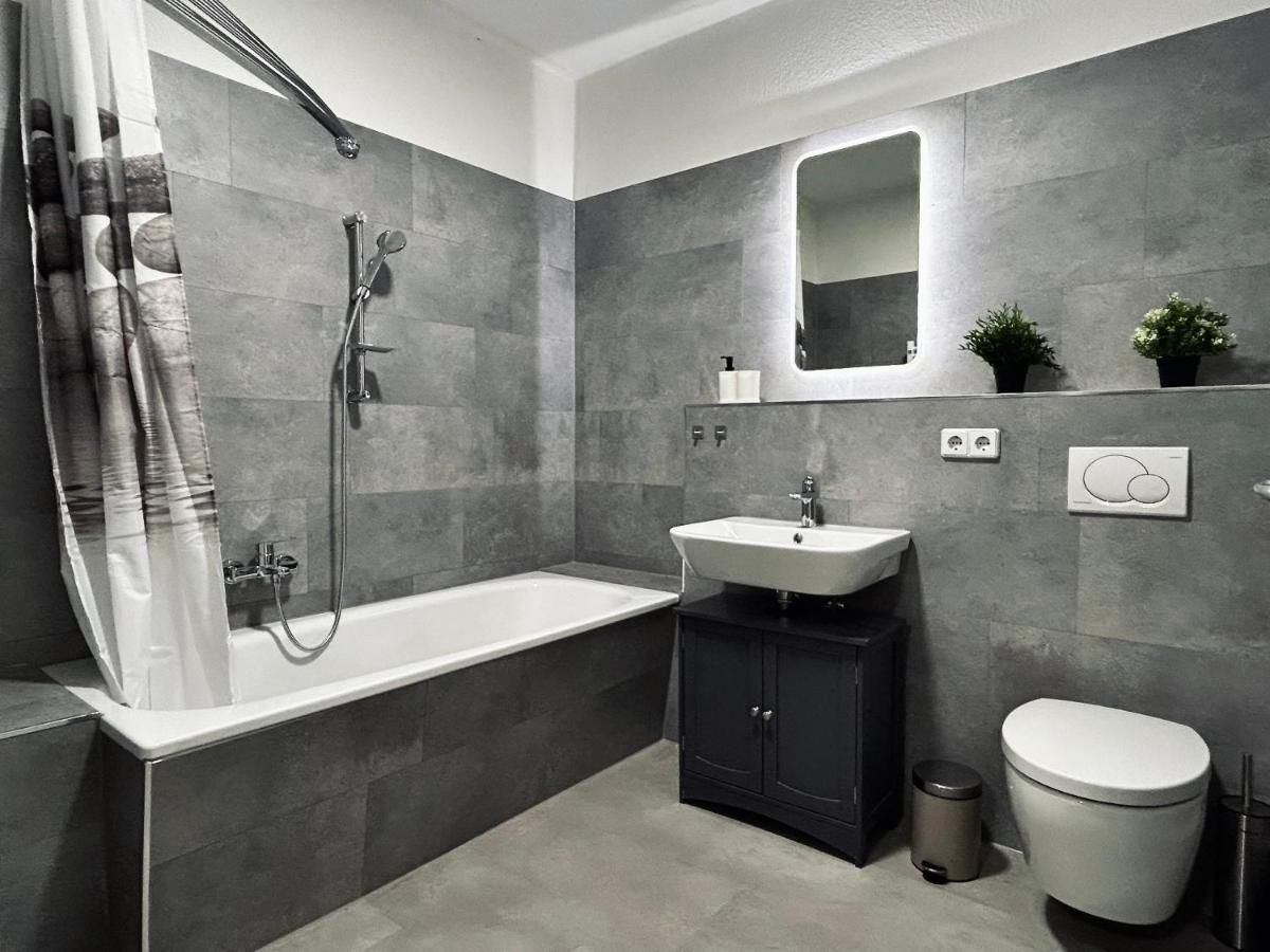 2 Schlafzimmer-Balkon-Kueche-Parkplatz-Designerbad ไลป์ซิก ภายนอก รูปภาพ