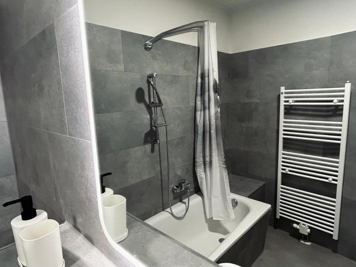 2 Schlafzimmer-Balkon-Kueche-Parkplatz-Designerbad ไลป์ซิก ภายนอก รูปภาพ